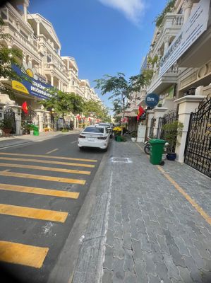 Cho thuê mặt bằng tầng trệt city land park hills