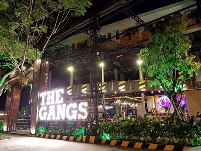 Cho Thuê Nhà Mặt Tiền Ngang 20 Mét Tại Cao Thắng, Quận 10 — ảnh 1