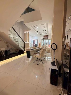 Giá : 23.5tỷ Nhà đẹp, full nội thất Cityland park Hills