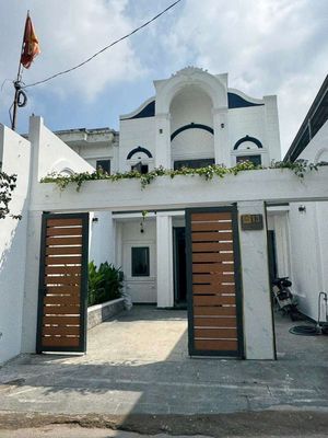 Nhà phố đẹp mặt tiền gần chợ Xóm Nghèo, phường Dĩ An, Tp Dĩ An — ảnh 1