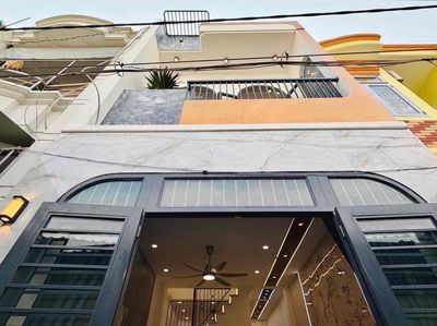 Ngay ngã 6 quang trung, 20m lên xe hơi, full nội thất, dt 34m2, 2 tầng