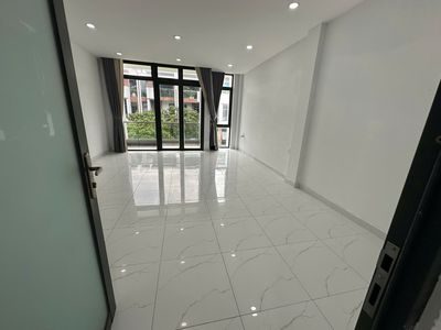 Cho thuê văn phòng giá 7tr 40m2 có ban công thông thoàng — ảnh 1