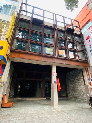 Cho Thuê Nhà MT Nguyễn Thị Minh Khai 15x20 Trệt 2 Lầu Suốt Vỉa Hè Q.3 — ảnh 1