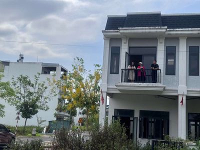 Nhà góc view Sông- DT 125m2- 2 tầng- SHCC — ảnh 1
