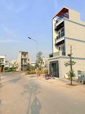 Bán nhà phố 1 trệt 2 lầu KDC víp Bửu Long — ảnh 1
