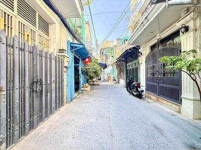 Hơn 4 tỉ - hẻm 4.1 m-trần xuân soạn- 200 m ra mặt tiền- 40m2- 3 pn — ảnh 1