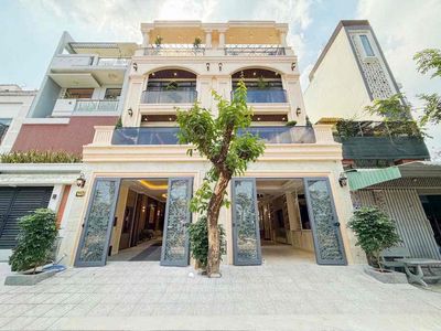 Nhà phố đẳng cấp sang trọng - dân trí cao- ngay phú mỹ hưng view sông — ảnh 1