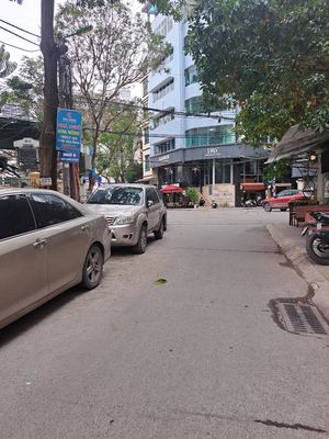 Nhà 65m x 5 tầng phố Trần Quốc Hoàn đường rộng để ô tô - xe máy — ảnh 1