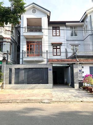 Cho thuê biệt thự có sân rộng gần xe Ford tiện văn phòng 16 triệu