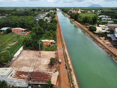Đất thổ cư ngay KCN Phước Đông. view kênh. 390tr — ảnh 1