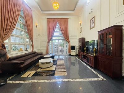 Cho thuê nhà 2 mặt tiền, 4 phòng ngủ, rộng thoáng
