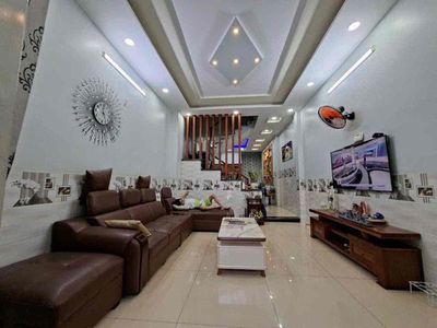 Đường 6m thông, dt: 4x15, nhà 2 tầng 3pn — ảnh 1