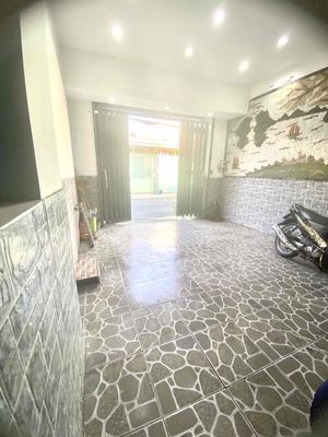 Nhà mặt tiền kinh doanh kế tên lửa, giá hiếm