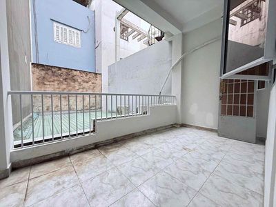 Căn hộ 2 phòng ngủ – ban công lớn – trống sẵn khu etown