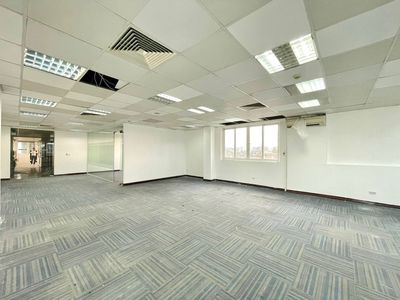 Cho thuê mbkd tầng 1 phố Nguyễn du,hai bà trưng,hà nội,dtsd 150m2