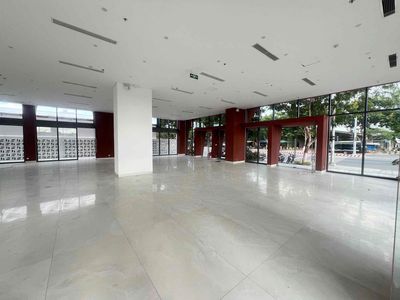 Cho thuê MBKD cao cấp rộng 400m2 ngang 20m2 MT đường Nam Kỳ Khởi Nghĩa — ảnh 1
