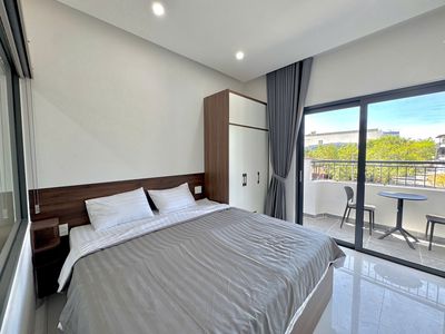 Căn hộ 1 phòng ngủ mới tinh | chỉ cần đi bộ đến bãi biển — ảnh 1