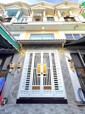 2 tỷ 400 nhà có sổ hồng 2 lầu đường trước nhà 6 m — ảnh 1