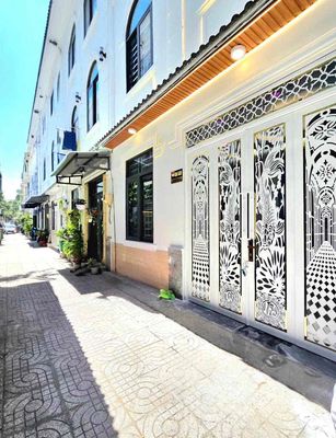 Nhà 3 phòng ngủ có sổ hồng, gần cầu Phú Xuân Huỳnh Tấn Phát — ảnh 1