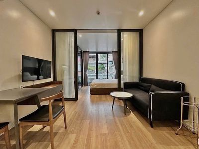 Cho thuê căn hộ 1pn ban công đầu nguyễn văn hưởng thảo điền gần cầu sg — ảnh 1