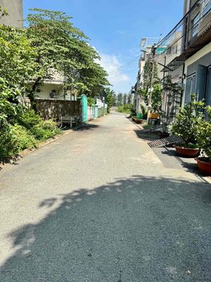 100m2 - 5 ty 3 - khu chợ hiệp bình - hẻm xe hơi- nhà cấp 4 cũ