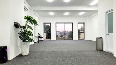 Văn phòng 80m2 sẵn nội thất, có hầm xe tại hầm xe ở Vạn Phúc. Giá 12tr