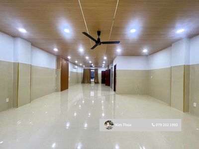 Văn phòng 80m2, sàn trống, không gian thoáng ở Vạn Phúc. Giá rẻ 11 tr