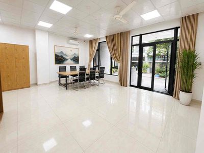 Tầng trệt 60m2 sẵn nội thất, có m.lạnh, hầm xe ở Vạn Phúc. Giá 14,5 tr