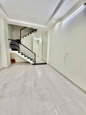 Cho Thuê Nhà DT 200m2 1Trệt 2Lầu 6Pn 3Wc Hẻm Xe Tải Gần Gò Vấp — ảnh 1