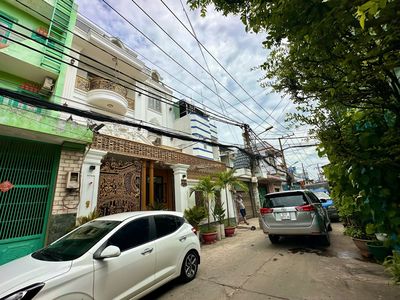Nhà cực đẹp (8x17) đường 10m tặng nội thất 3 lầu tân hòa đông
