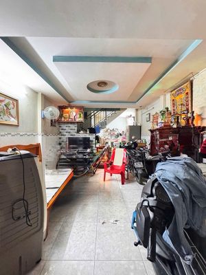 Chủ ngộp bán gấp nhà ngay ngã tư 4 xã giá nhỉnh 3 tỷ