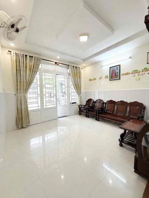 Nhà giảm 650Tr còn 4 tỷ, hẻm 3 gác, 2 tầng 4x10 Nguyễn Văn Lượng P16 — ảnh 1
