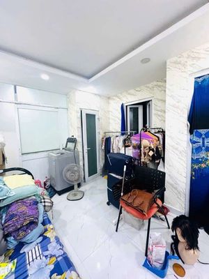 Nhỉnh 2t có nhà shr gần cv văn hóa gv - 2 tầng đúc ở ngay