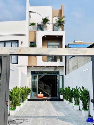 Kẹt hạ giá bán, hơn 5tỷ nhà 104m2, xây mới, sân dài miên man quận 12
