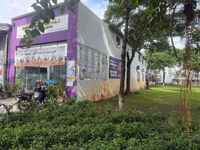 mặt bằng sát công viên