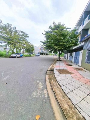 Cho thuê nhà 1 trệt 2 lầu góc 2 mặt tiền KDC Bửu Long 3 — ảnh 1
