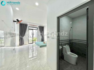 Studio ban công lớn khu nhà phố Manhattan — ảnh 1