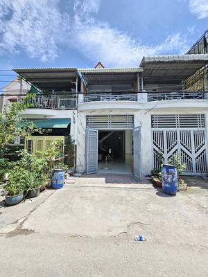 Bán Rẻ nhà trệt lầu - sân ô tô KDC gần Vincom 550 Dĩ An — ảnh 1