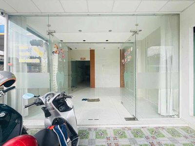 Cho Thuê Mặt Bằng (5x40m) gần trường Đại Học Công Nghệ- Giá: 12tr