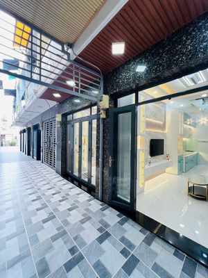 chính chủ bán nhà 2 lầu hẻm xe hơi đường chuyên dùng chính