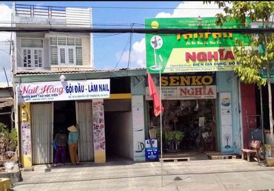 Bán nhà và đất lộ 2 chiều, đường Nguyễn Tất Thành đối diện Ngân hàng S