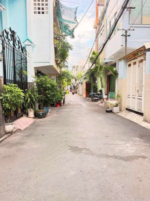 CH tập thể, 33m. Nguyễn Bá Tòng,f3,3.3m x 12m shr, 1.750tr ( tl )