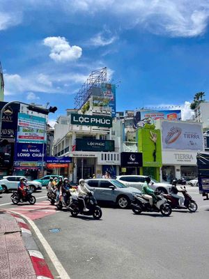 Cho thuê góc vòng xoay nguyễn trãi- cmt8 q1 dt 8x20m — ảnh 1