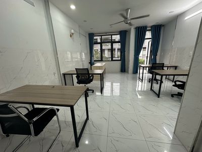 CHo thuê văn phòng KDT Vạn Phúc city giá 7.5tr có nội thất
