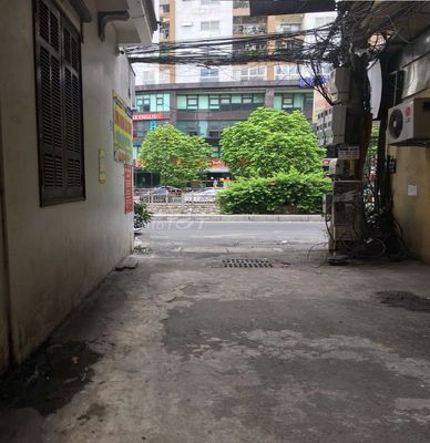 Cho thuê nhà ngõ 26 phố Mạc Thái Tổ, Dt 40m2 x 5 tầng ô tô đậu cửa — ảnh 1
