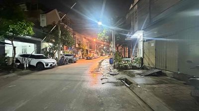 cho thuê nhà cấp 4 ở lâu dài mới sơn sửa lại.