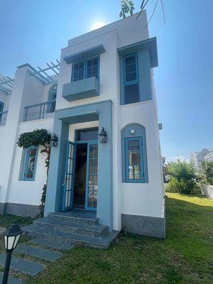 Biệt thự song lập, hướng biển