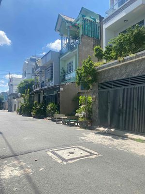 Nguyễn Thị Tú - Bình Tân: nhà 3 tầng, DT 5x15,giá 6.1 tỷ