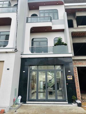 Bán gấp nhà 1 trệt2lầu full nội thất gần chợ hoá an — ảnh 1