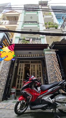 Nguyên căn 4 phòng cho thuê 12tr quận 4.